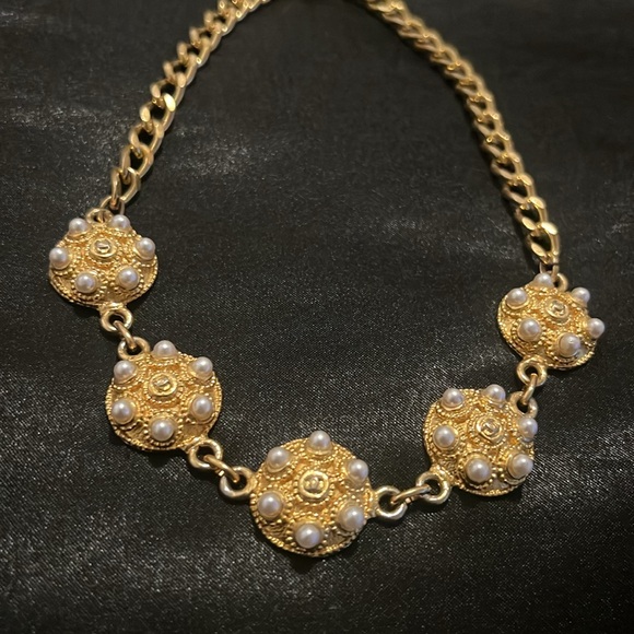 CHANEL Vintage 1980s Faux Pearl Gold Tone Necklace - Picture 2 of 7